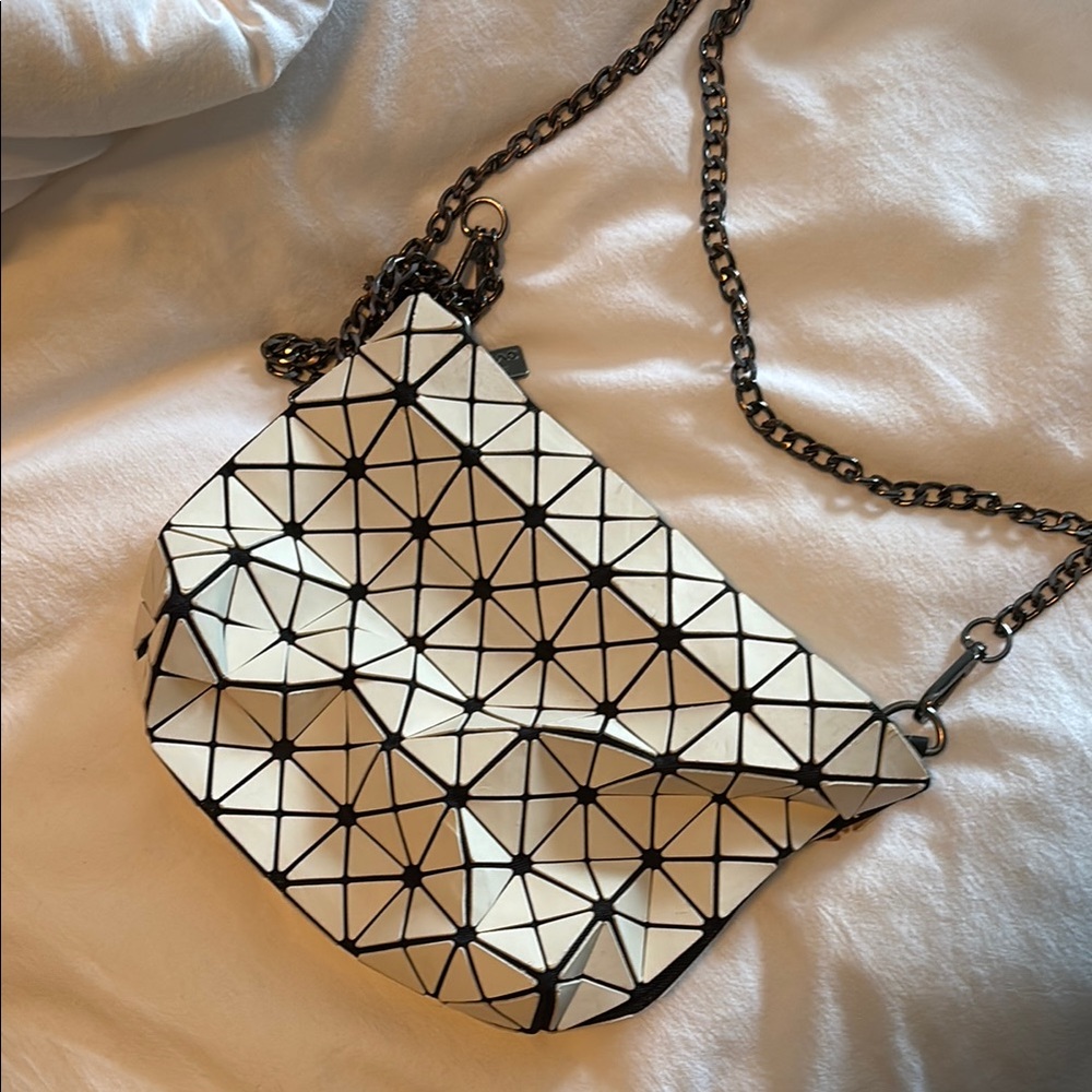 Geometric Patterned Chain Shoulder Bag - Issey Miyake style